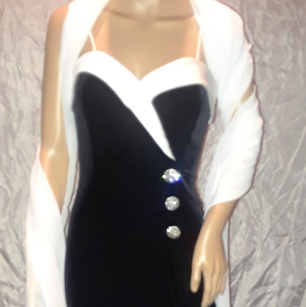 Lightweight gown w/sexy slit M/L